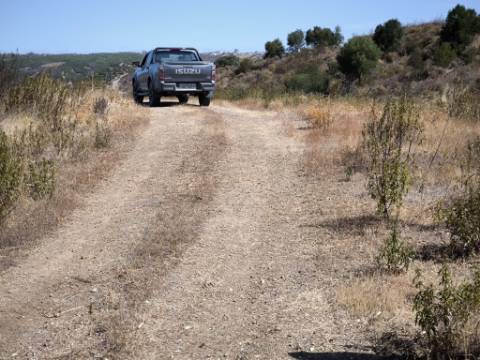 TERRENO COM 24.200 M2 - ACESSO A ÁGUA - VISTA BARRAGEM - POSSIBILIDADE DE CONSTRUIR UM APOIO AGRICOLA - VALE ANDREU - CASTRO MARIM - ALGARVE