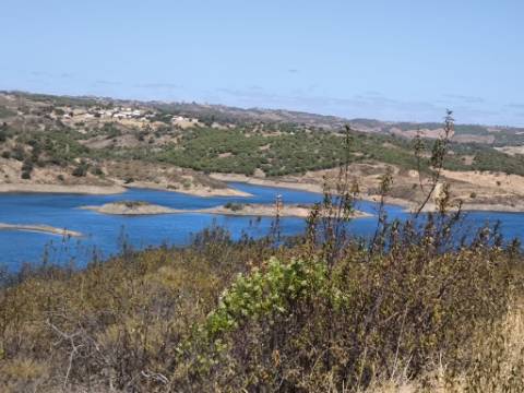 TERRENO COM 24.200 M2 - ACESSO A ÁGUA - VISTA BARRAGEM - POSSIBILIDADE DE CONSTRUIR UM APOIO AGRICOLA - VALE ANDREU - CASTRO MARIM - ALGARVE