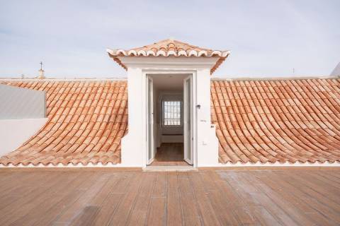 Apartamento T3 duplex à venda em Edifício Pombalino