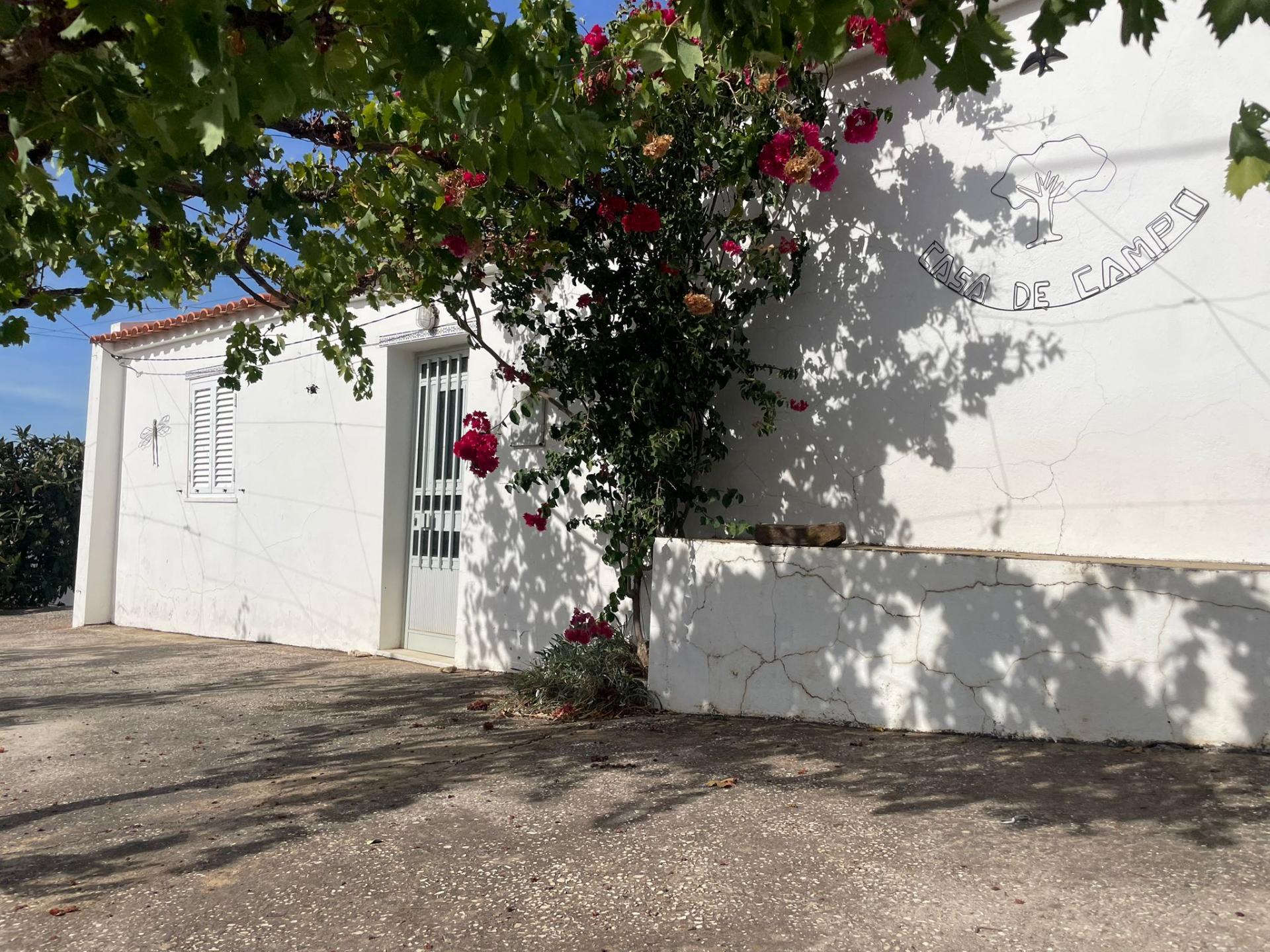 MORADIA COM QUINTAL E TERRAÇO PARA ALUGUEL ANUAL - MONTINHO DA VARZEA - ALCOUTIM - ALGARVE