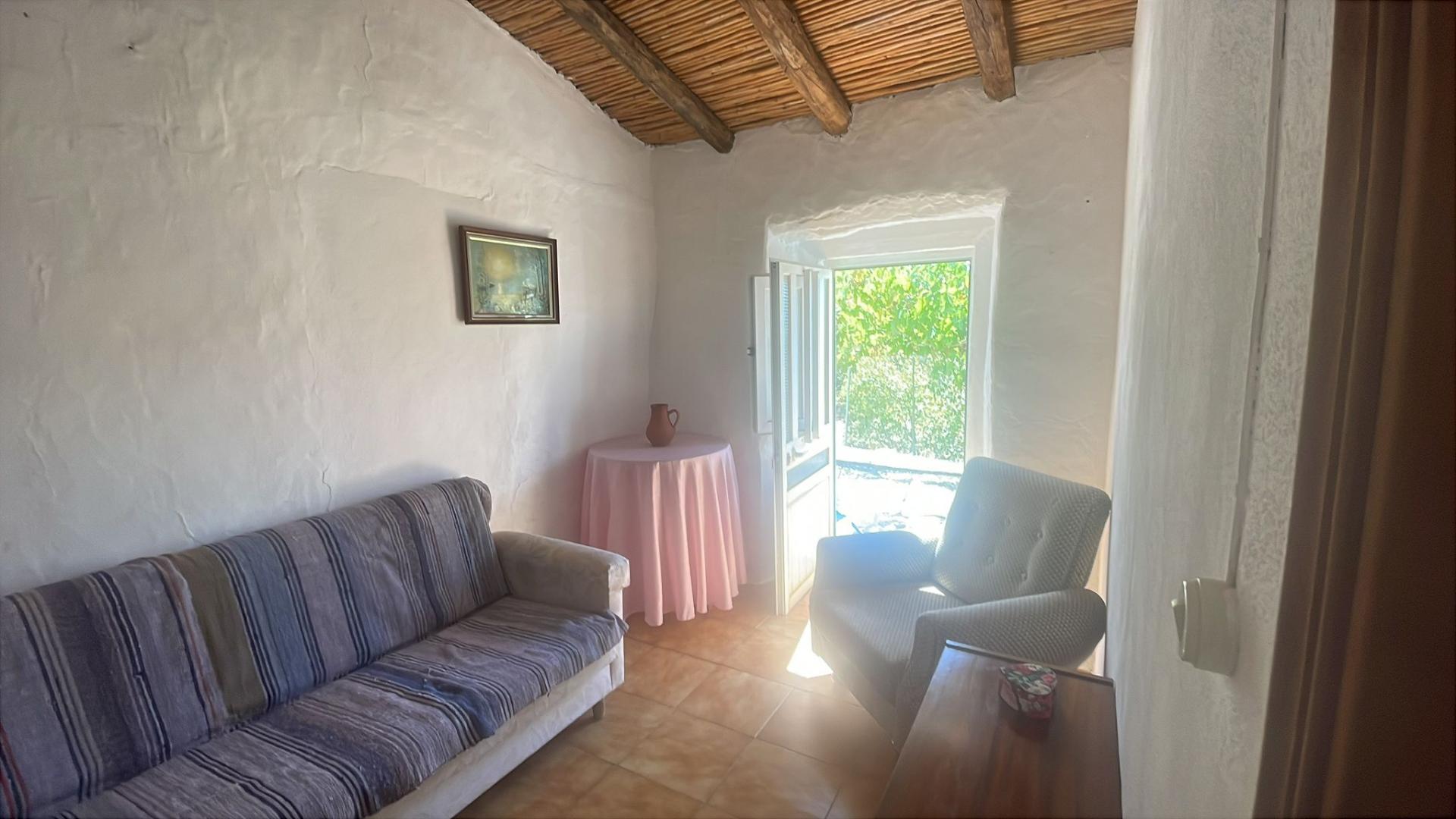 MORADIA COM QUINTAL E TERRAÇO PARA ALUGUEL ANUAL - MONTINHO DA VARZEA - ALCOUTIM - ALGARVE