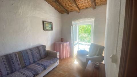 MORADIA COM QUINTAL E TERRAÇO PARA ARRENDAMENTO ANUAL - MONTINHO DA VARZEA - ALCOUTIM - ALGARVE