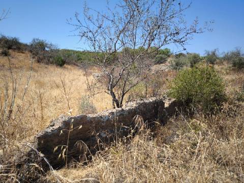 TERRENO COM 7640 M2 JUNTO A ENTRADA DA ALDEIA DE CORTES PEREIRA - ALCOUTIM - ALGARVE