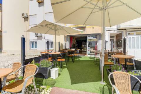 Espaço Comercial Exclusivo em Monte Gordo - Glamour e Sofisticação junto à Igreja Central