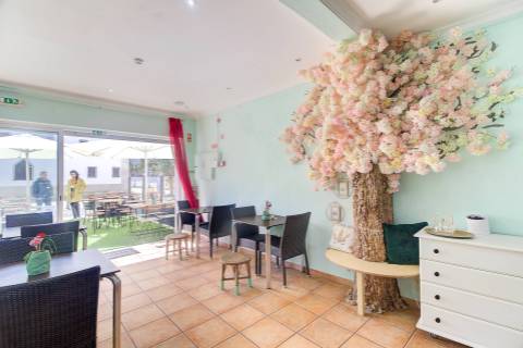 Espaço Comercial Exclusivo em Monte Gordo - Glamour e Sofisticação junto à Igreja Central