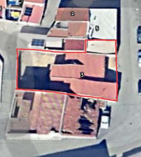 Moradia T3 para Remodelação Total no Coração do Azinhal - Grande Potencial de Transformação