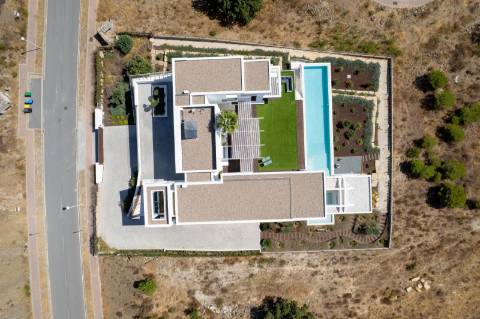 Vila deslumbrante, com 5 quartos em suíte, ampla piscina e vistas incríveis para o campo de golfe com a assinatura de Jack Nicklaus