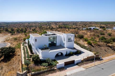 Vila deslumbrante, com 5 quartos em suíte, ampla piscina e vistas incríveis para o campo de golfe com a assinatura de Jack Nicklaus