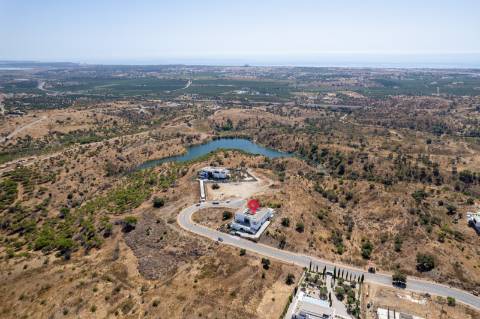 Vila deslumbrante, com 5 quartos em suíte, ampla piscina e vistas incríveis para o campo de golfe com a assinatura de Jack Nicklaus
