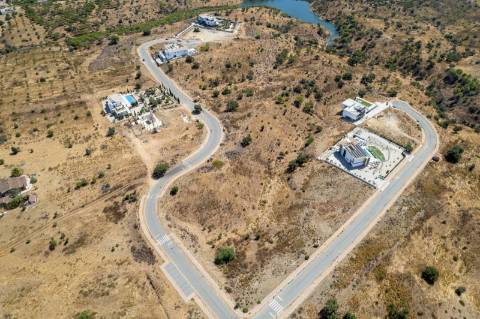 Vila deslumbrante, com 5 quartos em suíte, ampla piscina e vistas incríveis para o campo de golfe com a assinatura de Jack Nicklaus