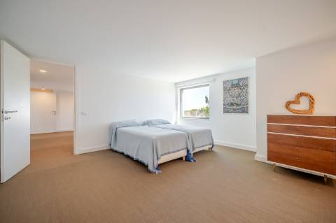 Vila deslumbrante, com 5 quartos em suíte, ampla piscina e vistas incríveis para o campo de golfe com a assinatura de Jack Nicklaus