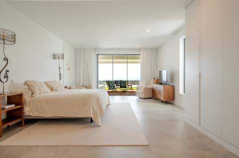 Vila deslumbrante, com 5 quartos em suíte, ampla piscina e vistas incríveis para o campo de golfe com a assinatura de Jack Nicklaus