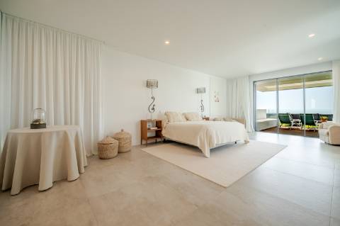 Vila deslumbrante, com 5 quartos em suíte, ampla piscina e vistas incríveis para o campo de golfe com a assinatura de Jack Nicklaus