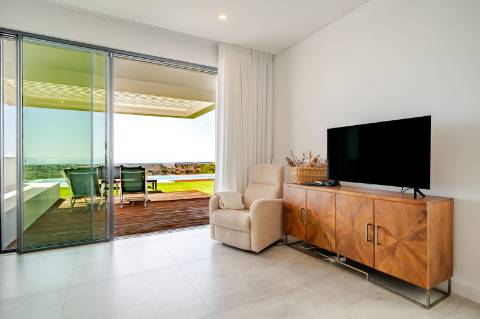 Vila deslumbrante, com 5 quartos em suíte, ampla piscina e vistas incríveis para o campo de golfe com a assinatura de Jack Nicklaus