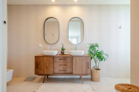 Vila deslumbrante, com 5 quartos em suíte, ampla piscina e vistas incríveis para o campo de golfe com a assinatura de Jack Nicklaus