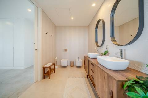 Vila deslumbrante, com 5 quartos em suíte, ampla piscina e vistas incríveis para o campo de golfe com a assinatura de Jack Nicklaus