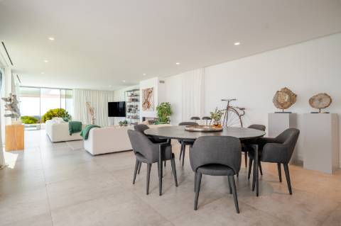 Vila deslumbrante, com 5 quartos em suíte, ampla piscina e vistas incríveis para o campo de golfe com a assinatura de Jack Nicklaus