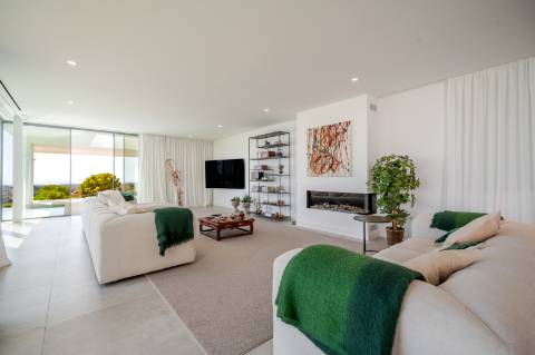 Vila deslumbrante, com 5 quartos em suíte, ampla piscina e vistas incríveis para o campo de golfe com a assinatura de Jack Nicklaus