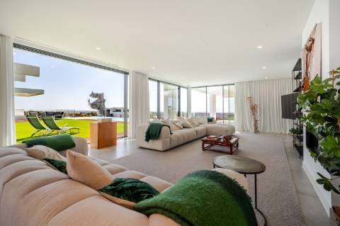 Vila deslumbrante, com 5 quartos em suíte, ampla piscina e vistas incríveis para o campo de golfe com a assinatura de Jack Nicklaus