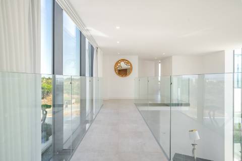 Vila deslumbrante, com 5 quartos em suíte, ampla piscina e vistas incríveis para o campo de golfe com a assinatura de Jack Nicklaus