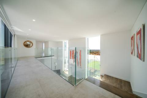 Vila deslumbrante, com 5 quartos em suíte, ampla piscina e vistas incríveis para o campo de golfe com a assinatura de Jack Nicklaus