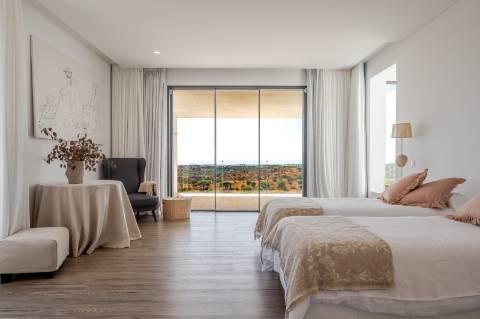 Vila deslumbrante, com 5 quartos em suíte, ampla piscina e vistas incríveis para o campo de golfe com a assinatura de Jack Nicklaus