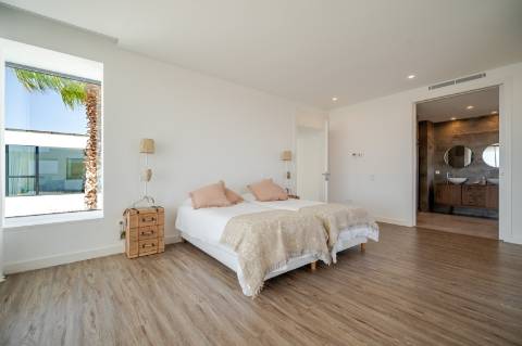 Vila deslumbrante, com 5 quartos em suíte, ampla piscina e vistas incríveis para o campo de golfe com a assinatura de Jack Nicklaus