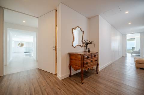 Vila deslumbrante, com 5 quartos em suíte, ampla piscina e vistas incríveis para o campo de golfe com a assinatura de Jack Nicklaus