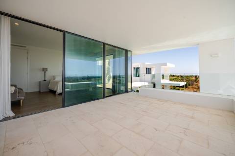 Vila deslumbrante, com 5 quartos em suíte, ampla piscina e vistas incríveis para o campo de golfe com a assinatura de Jack Nicklaus