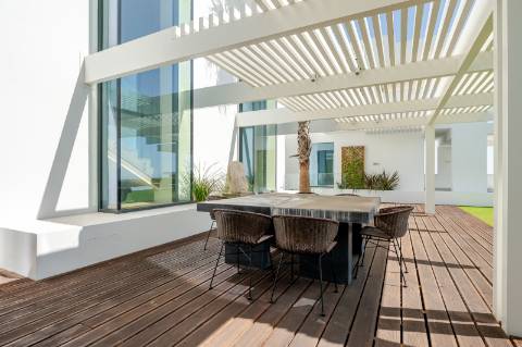 Vila deslumbrante, com 5 quartos em suíte, ampla piscina e vistas incríveis para o campo de golfe com a assinatura de Jack Nicklaus