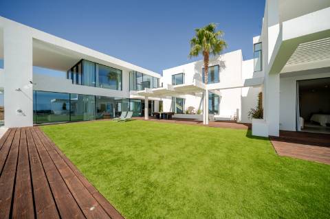 Vila deslumbrante, com 5 quartos em suíte, ampla piscina e vistas incríveis para o campo de golfe com a assinatura de Jack Nicklaus