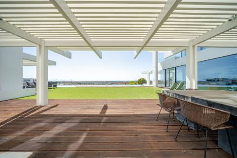 Vila deslumbrante, com 5 quartos em suíte, ampla piscina e vistas incríveis para o campo de golfe com a assinatura de Jack Nicklaus