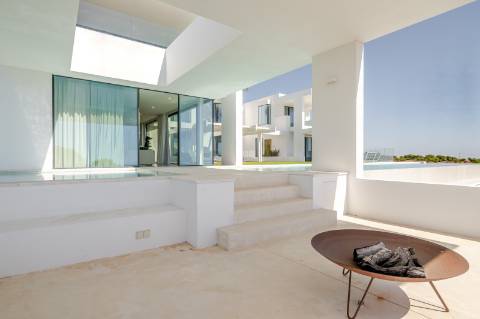 Vila deslumbrante, com 5 quartos em suíte, ampla piscina e vistas incríveis para o campo de golfe com a assinatura de Jack Nicklaus