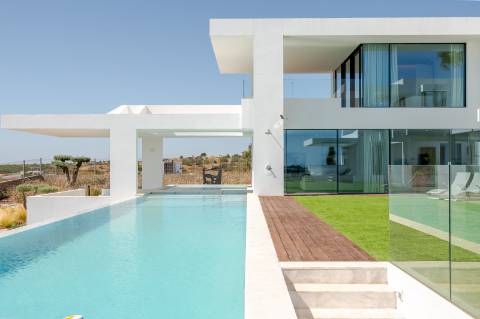 Vila deslumbrante, com 5 quartos em suíte, ampla piscina e vistas incríveis para o campo de golfe com a assinatura de Jack Nicklaus