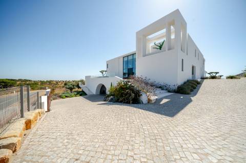 Vila deslumbrante, com 5 quartos em suíte, ampla piscina e vistas incríveis para o campo de golfe com a assinatura de Jack Nicklaus