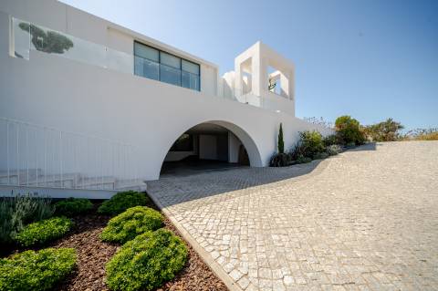 Vila deslumbrante, com 5 quartos em suíte, ampla piscina e vistas incríveis para o campo de golfe com a assinatura de Jack Nicklaus