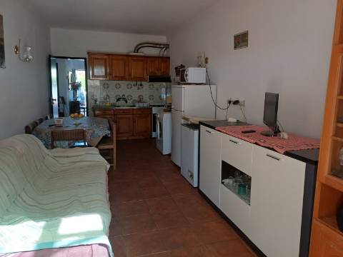 Andar de Moradia T2+1 com BBQ e quintal amplo para arrendamento Sazonal