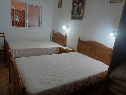 Andar de Moradia T2+1 com BBQ e quintal amplo para arrendamento Sazonal