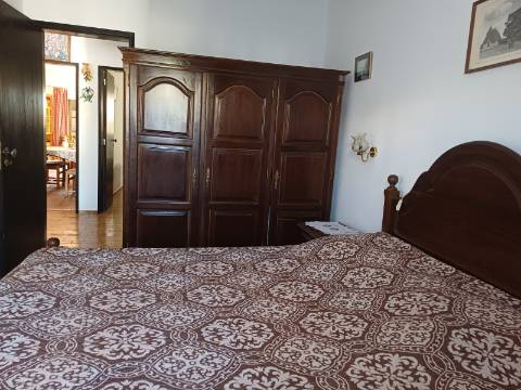 Andar de Moradia T2+1 com BBQ e quintal amplo para arrendamento Sazonal