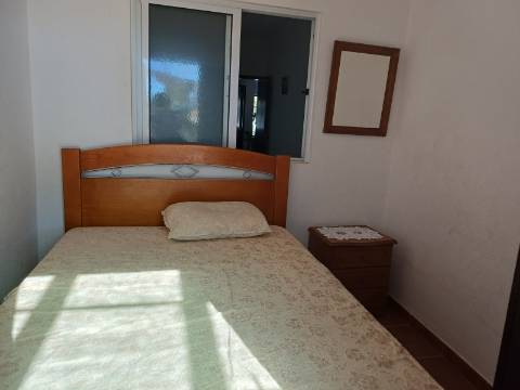 Andar de Moradia T2+1 com BBQ e quintal amplo para arrendamento Sazonal