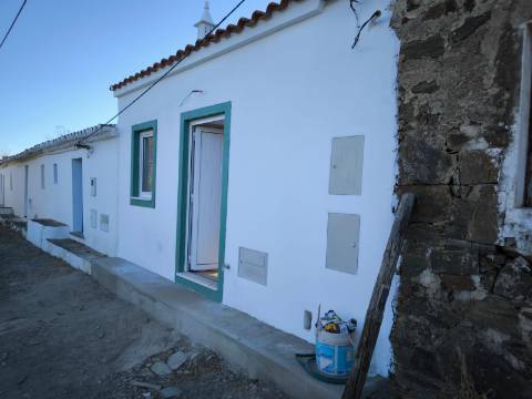 MORADIA COM DOIS QUARTOS - NOVA A ESTREAR - DUAS CASAS DE BANHO - ARRENDAMENTO ANUAL - ALCARIAS GRANDES - CASTRO MARIM - ALGARVE