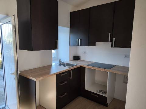 MORADIA COM DOIS QUARTOS - NOVA A ESTREAR - DUAS CASAS DE BANHO - ARRENDAMENTO ANUAL - ALCARIAS GRANDES - CASTRO MARIM - ALGARVE