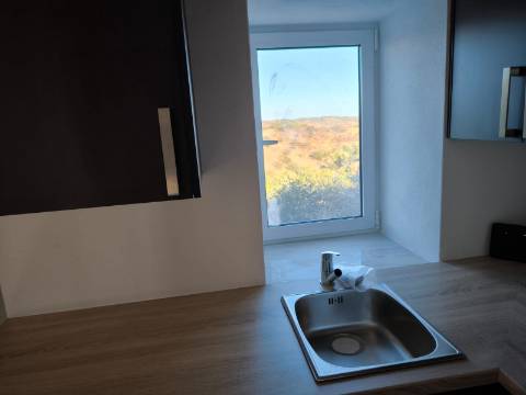 MORADIA COM DOIS QUARTOS - NOVA A ESTREAR - DUAS CASAS DE BANHO - ARRENDAMENTO ANUAL - ALCARIAS GRANDES - CASTRO MARIM - ALGARVE