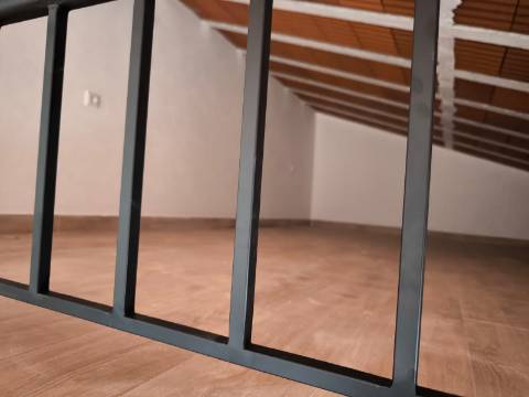 MORADIA COM DOIS QUARTOS - NOVA A ESTREAR - DUAS CASAS DE BANHO - ARRENDAMENTO ANUAL - ALCARIAS GRANDES - CASTRO MARIM - ALGARVE