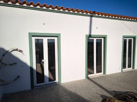 MORADIA COM DOIS QUARTOS - NOVA A ESTREAR - DUAS CASAS DE BANHO - ARRENDAMENTO ANUAL - ALCARIAS GRANDES - CASTRO MARIM - ALGARVE