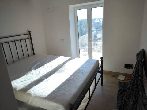 MORADIA COM DOIS QUARTOS - NOVA A ESTREAR - DUAS CASAS DE BANHO - ARRENDAMENTO ANUAL - ALCARIAS GRANDES - CASTRO MARIM - ALGARVE