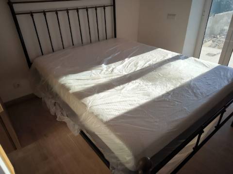 MORADIA COM DOIS QUARTOS - NOVA A ESTREAR - DUAS CASAS DE BANHO - ARRENDAMENTO ANUAL - ALCARIAS GRANDES - CASTRO MARIM - ALGARVE