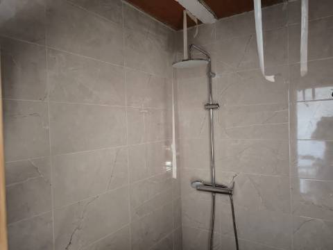 MORADIA COM DOIS QUARTOS - NOVA A ESTREAR - DUAS CASAS DE BANHO - ARRENDAMENTO ANUAL - ALCARIAS GRANDES - CASTRO MARIM - ALGARVE