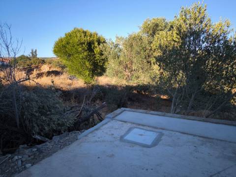 MORADIA COM DOIS QUARTOS - NOVA A ESTREAR - DUAS CASAS DE BANHO - ARRENDAMENTO ANUAL - ALCARIAS GRANDES - CASTRO MARIM - ALGARVE