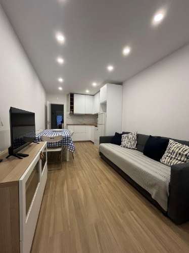 Apartamento T2 com 2 WCs , Varanda. TV e Internet. Centro de Monte Gordo